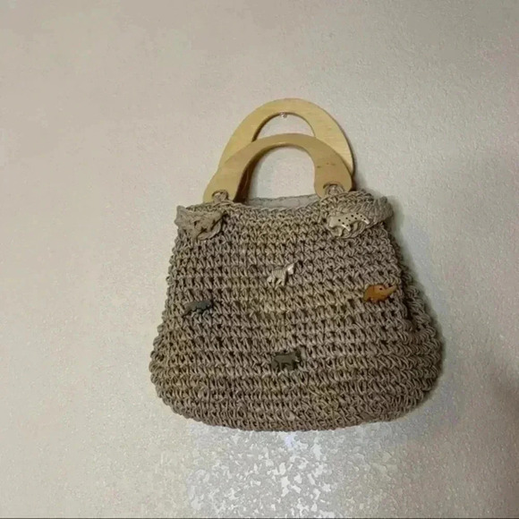 Rattan straw Handbag with wooden clasp animal appliques - Picture 6 of 9